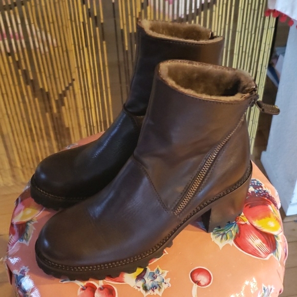 NWOT Ron White Brown Leather Ankle Boots Size 6 - Picture 10 of 16